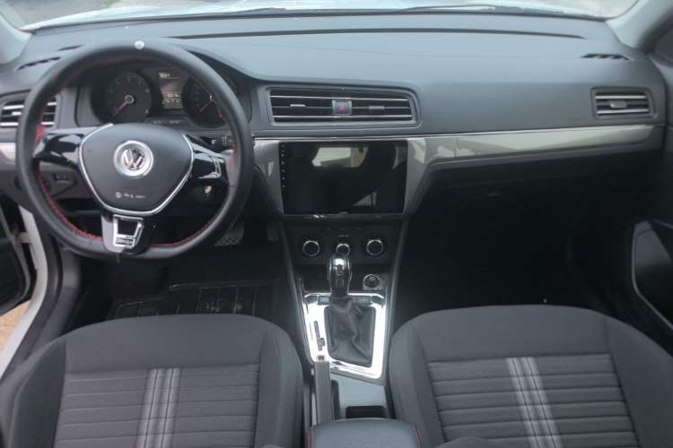 Used Volkswagen Lavida 2019 Lavida Start 1.5L Automatic Trendy Version China VI Standard Center Console