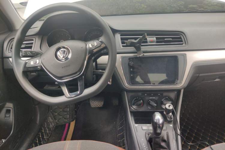 Used Volkswagen Lavida 2019 Lavida Start 1.5L Automatic Comfort Edition China VI Standard Center Console