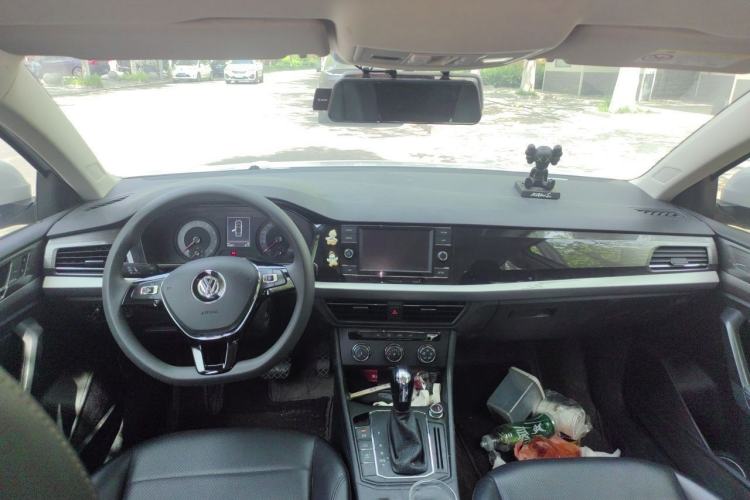 Used Volkswagen Lavida 2019 1.5L Automatic Comfort Edition China VI Standard Center Console