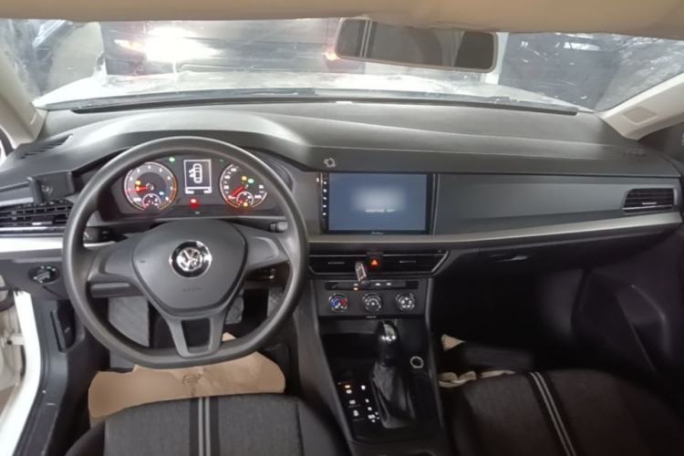 Used Volkswagen Lavida 2019 1.5L Automatic Fashion Edition China VI Center Console