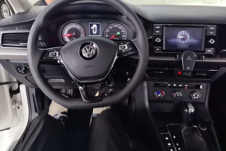 Used Volkswagen Lavida 2019 1.5L Automatic Vision Edition China VI Standard Center Console
