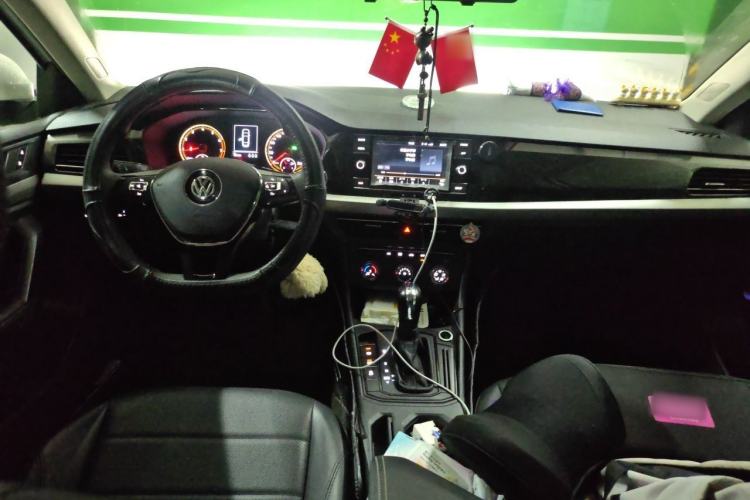 Used Volkswagen Lavida 2019 1.5L Automatic Comfort Edition China VI Standard Center Console