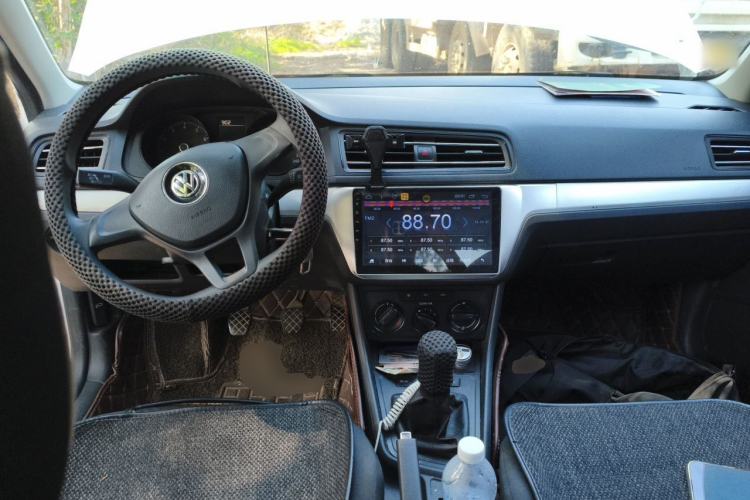 Used Volkswagen Lavida 2019 Lavida Start 1.5L Manual Fashion Edition China VI Standard Center Console