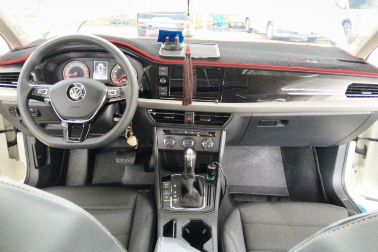 Used Volkswagen Lavida 2019 1.5L Automatic Comfort Edition China VI Standard Center Console