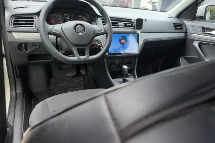 Used Volkswagen Lavida 2019 Lavida Start 1.5L Automatic Trendy Version China VI Standard Center Console