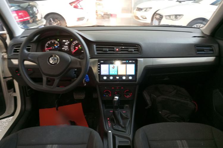 Used Volkswagen Lavida 2019 Lavida Start 1.5L Automatic Trendy Version China VI Standard Center Console