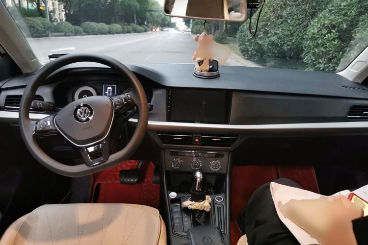 Used Volkswagen Lavida 2019 1.5L Automatic Fashion Edition China VI Center Console