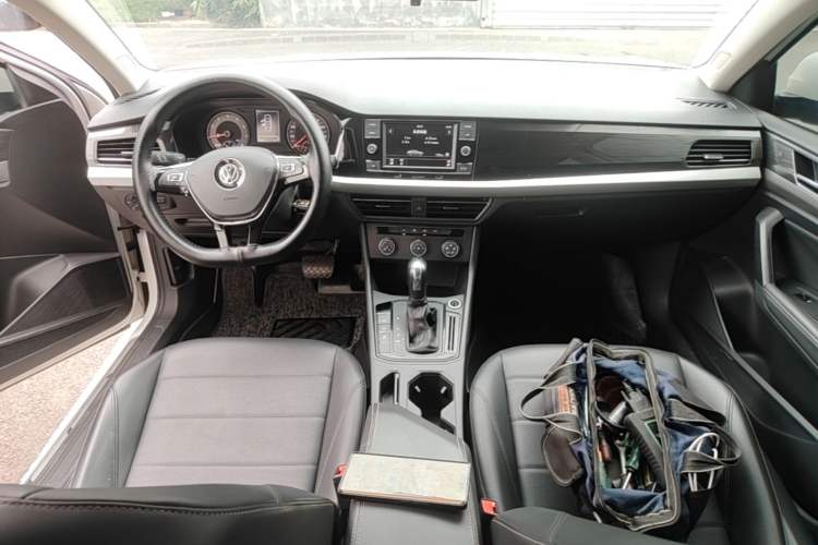 Used Volkswagen Lavida 2019 1.5L Automatic Comfort Edition China VI Standard Center Console