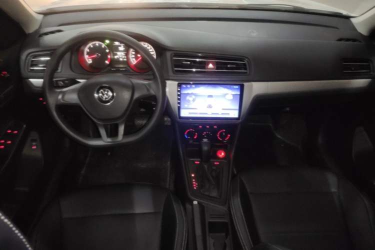 Used Volkswagen Lavida 2019 Lavida Start 1.5L Automatic Trendy Version China VI Standard Center Console