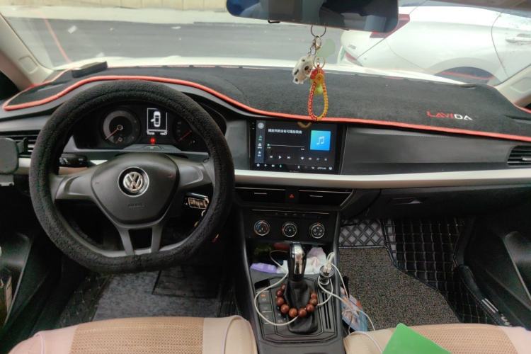 Used Volkswagen Lavida 2019 1.5L Automatic Fashion Edition China VI Center Console