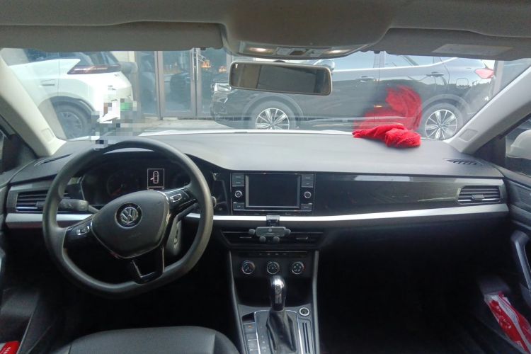 Used Volkswagen Lavida 2019 1.5L Automatic Comfort Edition China VI Standard Center Console