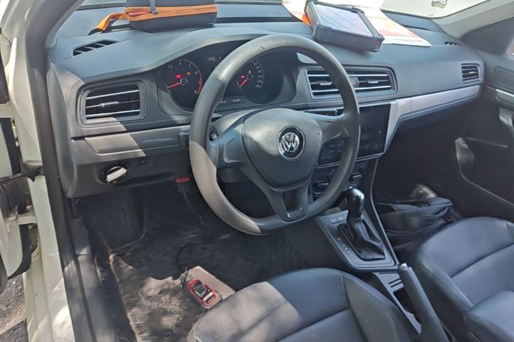 Used Volkswagen Lavida 2019 Lavida Start 1.5L Automatic Trendy Version China VI Standard Center Console