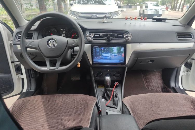 Used Volkswagen Lavida 2019 Lavida Start 1.5L Automatic Trendy Version China VI Standard Center Console