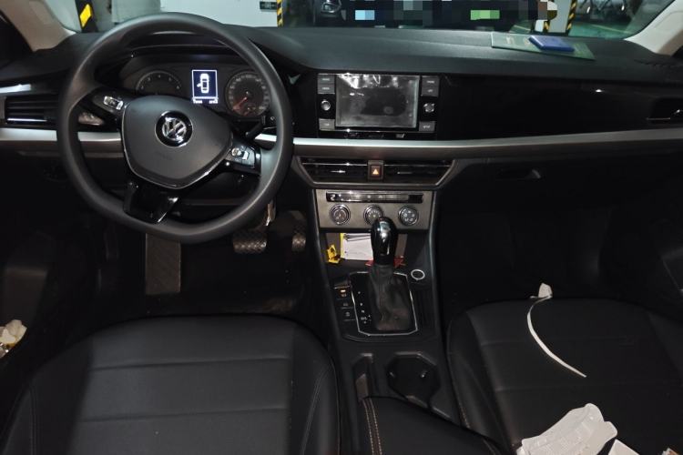 Used Volkswagen Lavida 2019 1.5L Automatic Comfort Edition China VI Standard Center Console