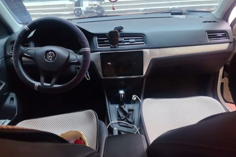 Used Volkswagen Lavida 2019 Lavida Start 1.5L Automatic Trendy Version China VI Standard Center Console