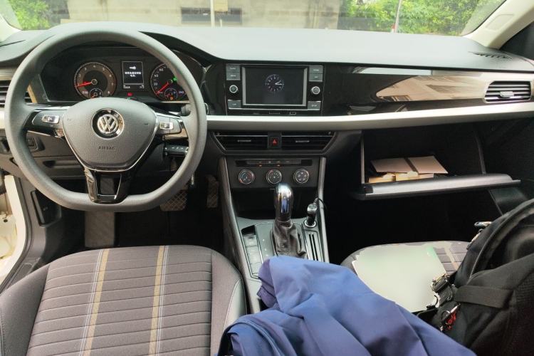 Used Volkswagen Lavida 2019 1.5L Automatic Vision Edition China VI Standard Center Console