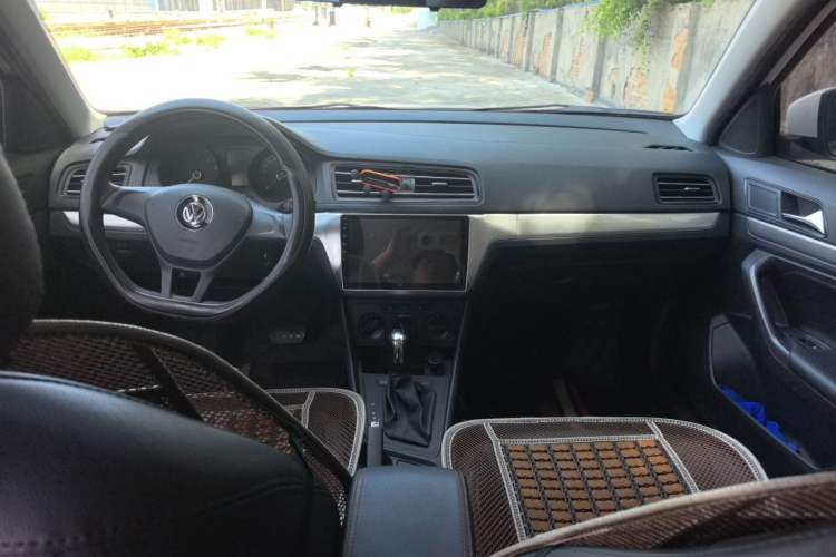 Used Volkswagen Lavida 2019 Lavida Start 1.5L Automatic Trendy Version China VI Standard Center Console