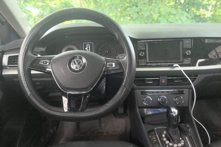 Used Volkswagen Lavida 2019 1.5L Automatic Comfort Edition China VI Standard Center Console