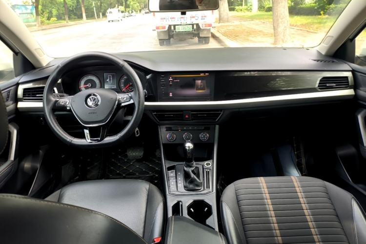 Used Volkswagen Lavida 2019 280TSI DSG Comfort Edition China VI standard Center Console