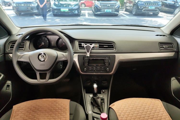 Used Volkswagen Lavida 2019 Lavida Start 1.5L Automatic Trendy Version China VI Standard Center Console