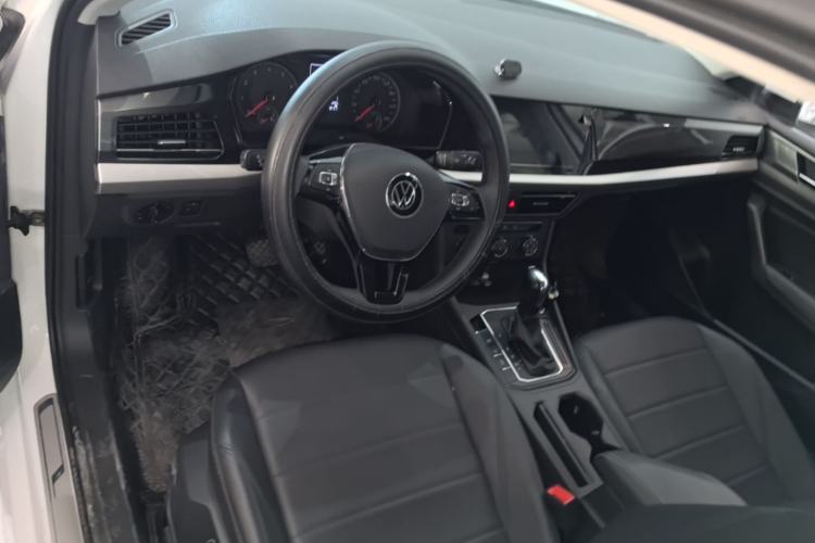 Used Volkswagen Lavida 2019 1.5L Automatic Comfort Edition China VI Standard Center Console