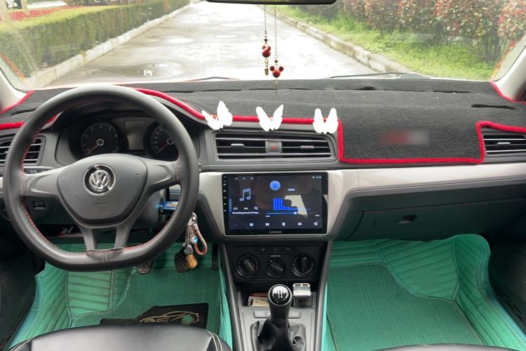 Used Volkswagen Lavida 2019 Lavida Start 1.5L Manual Fashion Edition China VI Standard Center Console