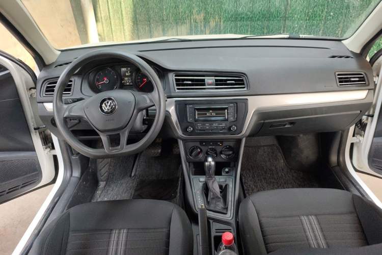Used Volkswagen Lavida 2019 Lavida Start 1.5L Automatic Trendy Version China VI Standard Center Console