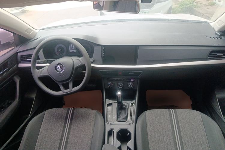 Used Volkswagen Lavida 2019 1.5L Automatic Fashion Edition China VI Center Console