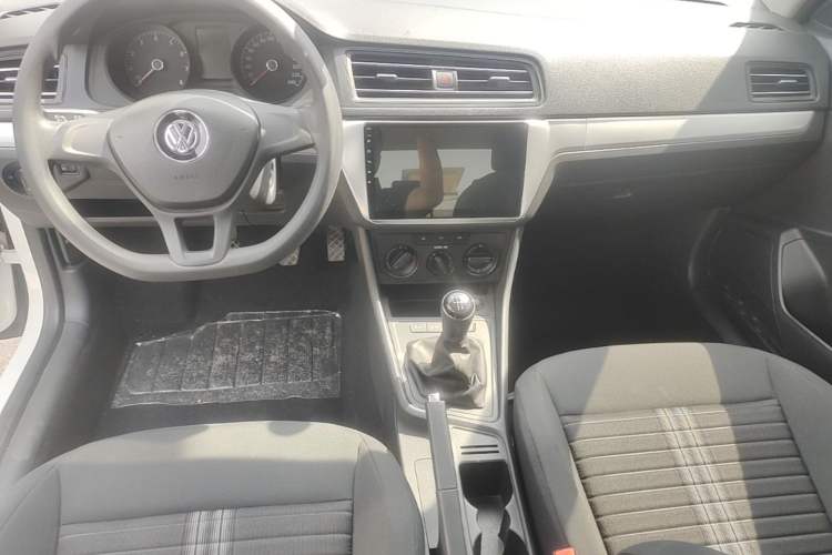 Used Volkswagen Lavida 2019 Lavida Start 1.5L Manual Fashion Edition China VI Standard Center Console