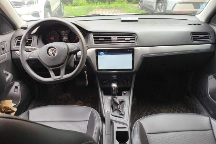 Used Volkswagen Lavida 2019 Lavida Start 1.5L Automatic Trendy Version China VI Standard Center Console