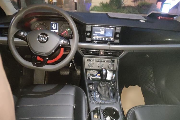 Used Volkswagen Lavida 2019 1.5L Automatic Vision Edition China VI Standard Center Console