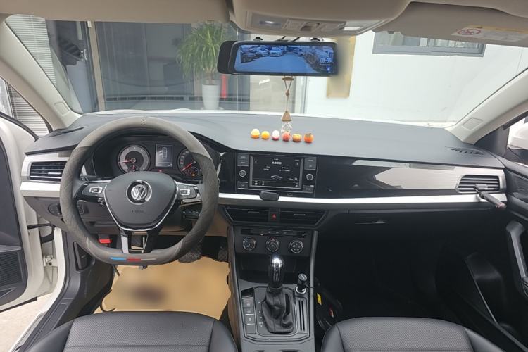 Used Volkswagen Lavida 2019 1.5L Automatic Comfort Edition China VI Standard Center Console