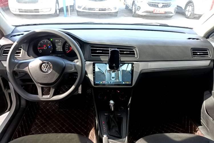 Used Volkswagen Lavida 2019 Lavida Start 1.5L Automatic Trendy Version China VI Standard Center Console
