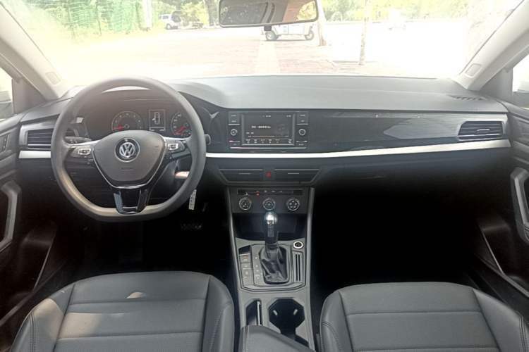 Used Volkswagen Lavida 2019 1.5L Automatic Comfort Edition China VI Standard Center Console