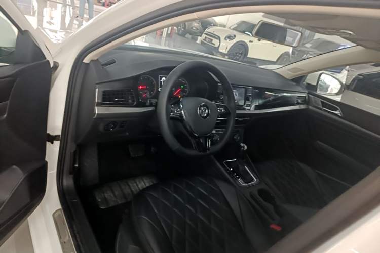 Used Volkswagen Lavida 2019 1.5L Automatic Comfort Edition China VI Standard Center Console