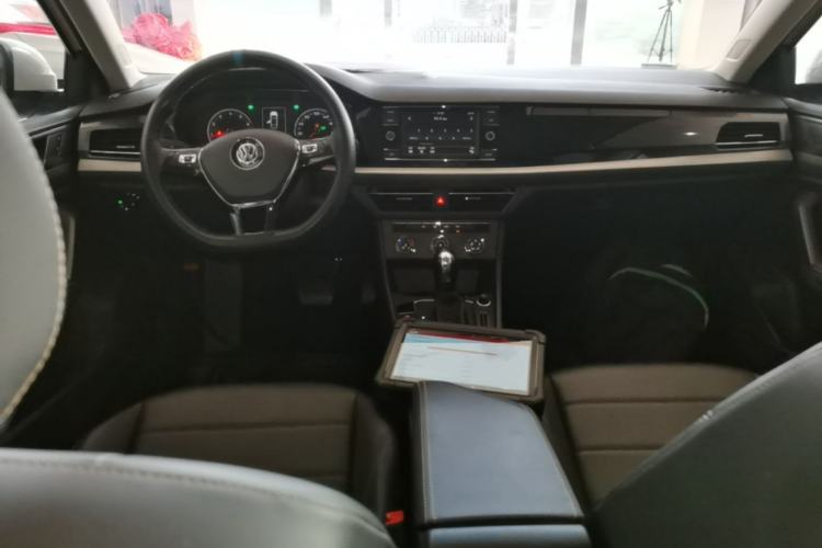 Used Volkswagen Lavida 2019 1.5L Automatic Comfort Edition China VI Standard Center Console
