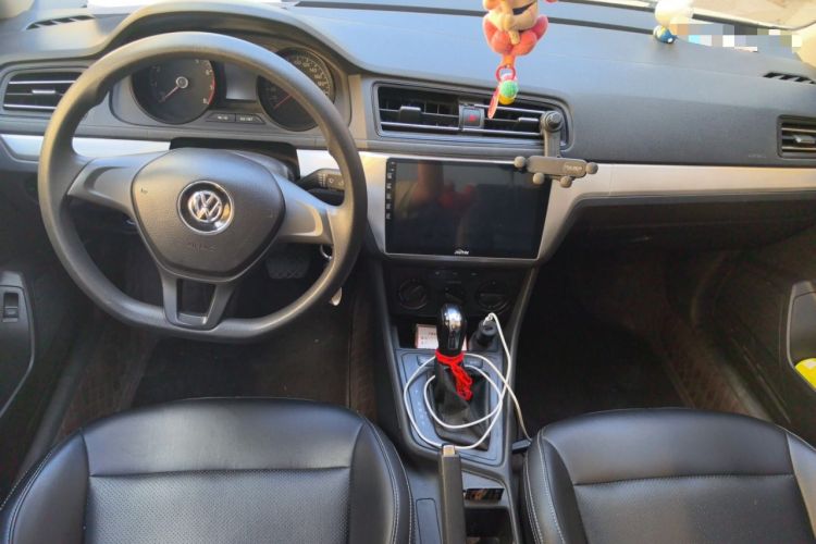 Used Volkswagen Lavida 2019 Lavida Start 1.5L Automatic Trendy Version China VI Standard Center Console