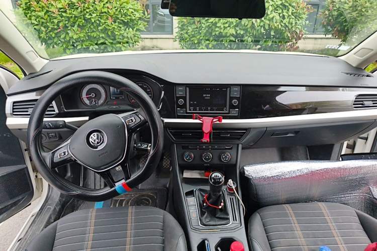 Used Volkswagen Lavida 2019 1.5L Manual Comfort Edition China VI Standard Center Console