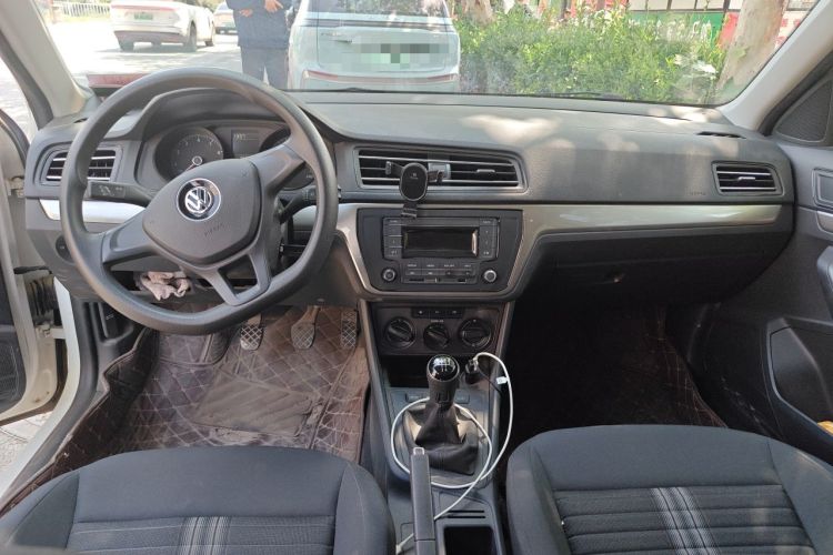 Used Volkswagen Lavida 2019 Lavida Start 1.5L Manual Fashion Edition China VI Standard Center Console