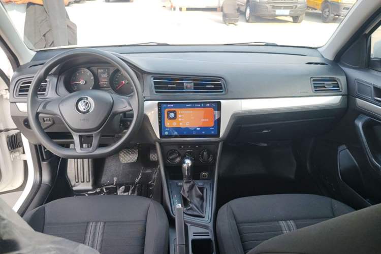 Used Volkswagen Lavida 2019 Lavida Start 1.5L Automatic Trendy Version China VI Standard Center Console
