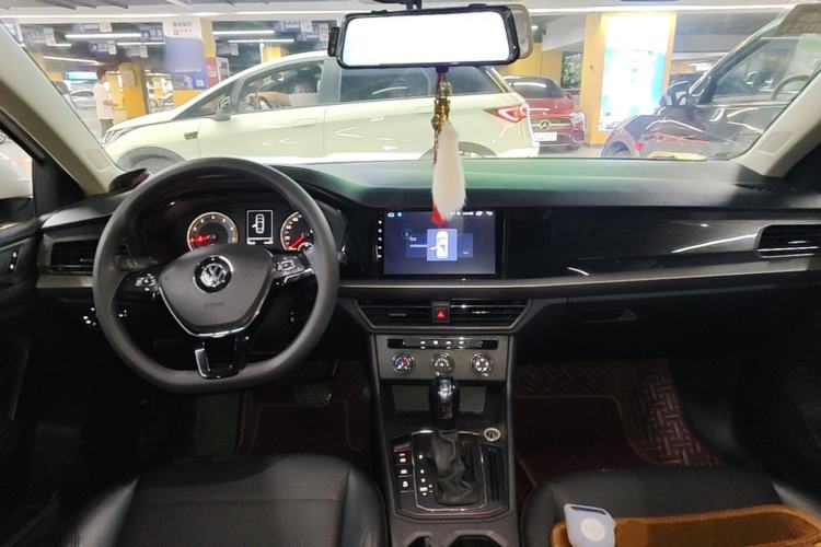 Used Volkswagen Lavida 2019 1.5L Automatic Comfort Edition China VI Standard Center Console
