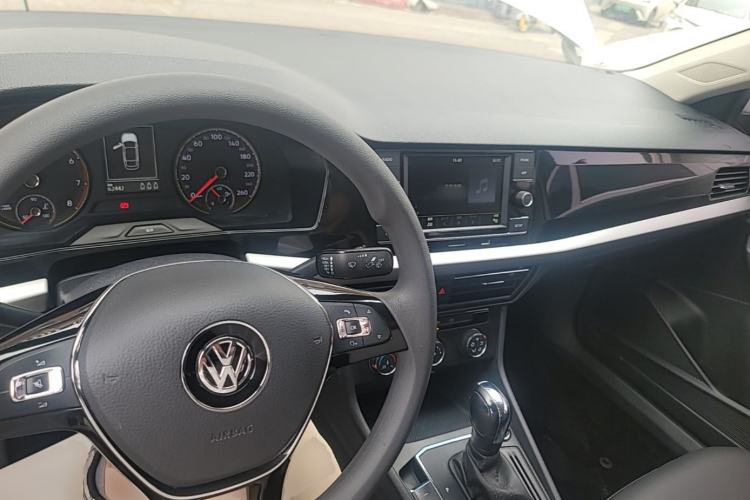 Used Volkswagen Lavida 2019 1.5L Automatic Comfort Edition China VI Standard Center Console
