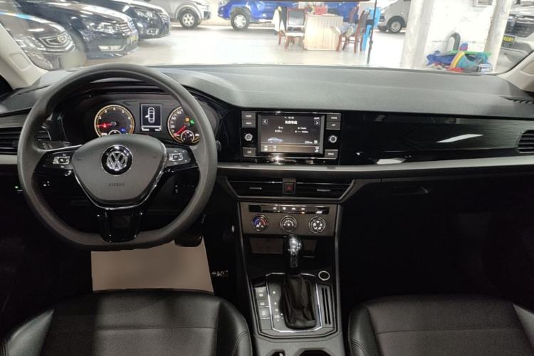 Used Volkswagen Lavida 2019 1.5L Automatic Comfort Edition China VI Standard Center Console