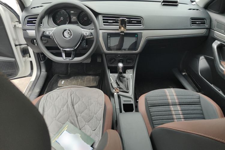 Used Volkswagen Lavida 2019 Lavida Start 1.5L Automatic Comfort Edition China VI Standard Center Console