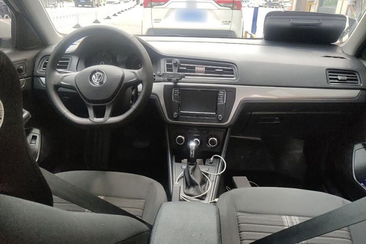 Used Volkswagen Lavida 2019 Lavida Start 1.5L Automatic Trendy Version China VI Standard Center Console