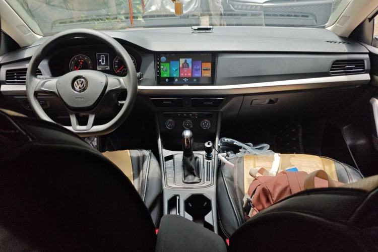 Used Volkswagen Lavida 2019 1.5L Automatic Fashion Edition China VI Center Console