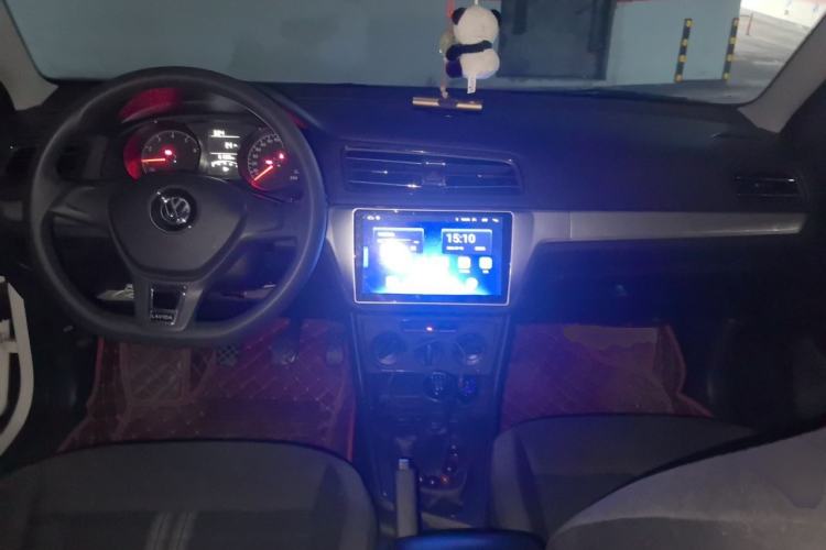 Used Volkswagen Lavida 2019 Lavida Start 1.5L Manual Fashion Edition China VI Standard Center Console