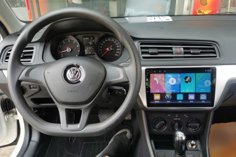 Used Volkswagen Lavida 2019 Lavida Start 1.5L Automatic Trendy Version China VI Standard Center Console