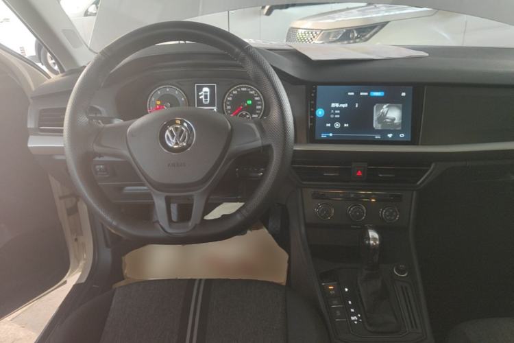 Used Volkswagen Lavida 2019 1.5L Automatic Fashion Edition China VI Center Console