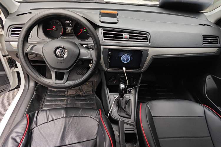 Used Volkswagen Lavida 2019 Lavida Start 1.5L Automatic Trendy Version China VI Standard Center Console